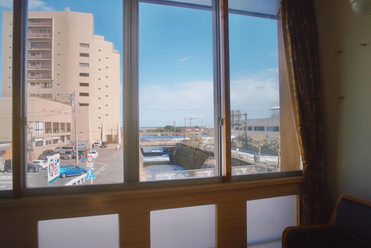 Izu-No-Umi Hotel Атами Экстерьер фото